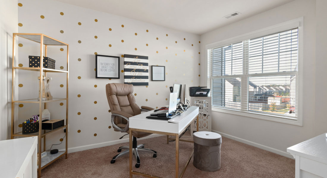 Munca remote și modelul hibrid: impact psihic, limite sănătoase și echilibrul dintre autonomie și conectare